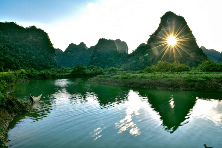 NÚI MẮT THẦN